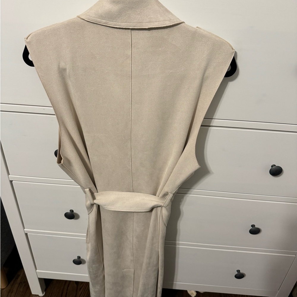 Vest - Picture 2 of 3